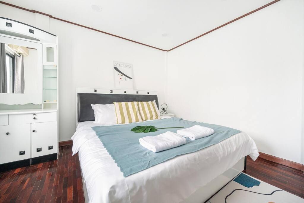 Miq Hk16 - 3br Huai Khwang Mrt With Pool Table Near Jodd Fair Villa Bangkok