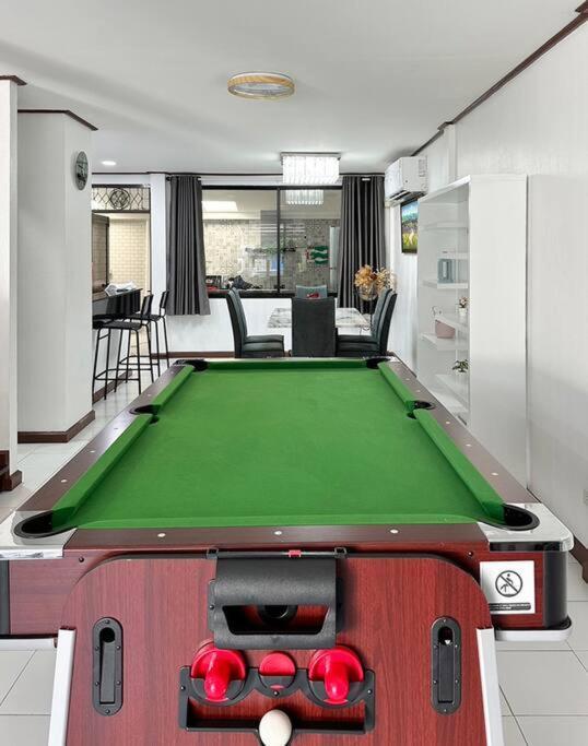 Villa Miq Hk16 - 3br Huai Khwang Mrt With Pool Table Near Jodd Fair Bangkok