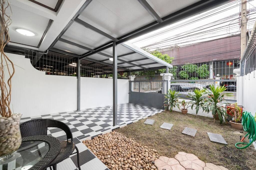 Villa Miq Hk16 - 3br Huai Khwang Mrt With Pool Table Near Jodd Fair